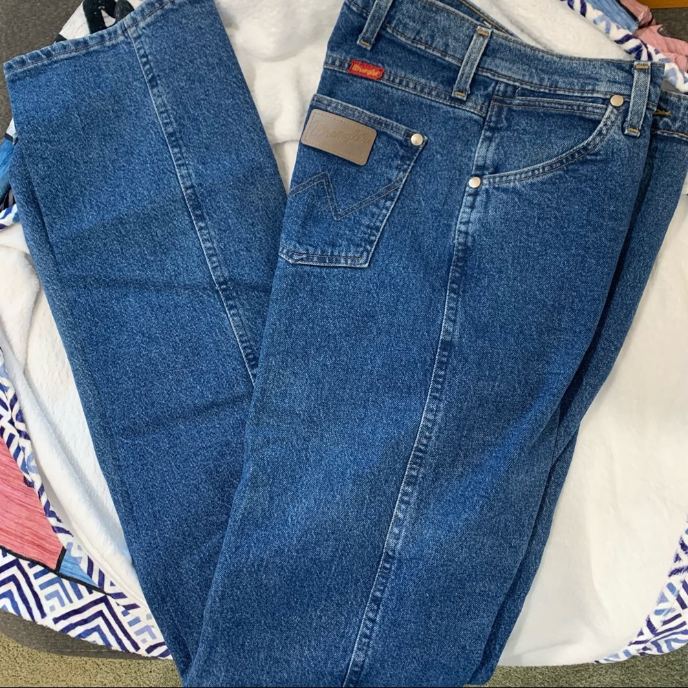 Vintage wrangler jeans “wrangler butts drive me nuts” 😜